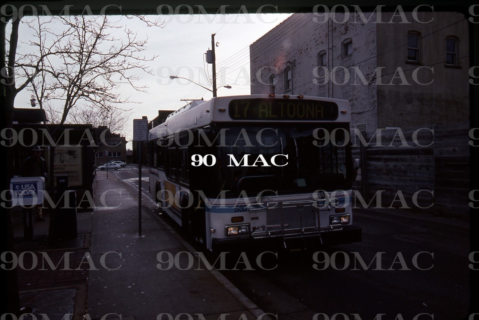 EAU CLAIRE TRANSIT. NEW FLYER BUS #537. Eau Claire (WI). Original Slide 2004.(B)