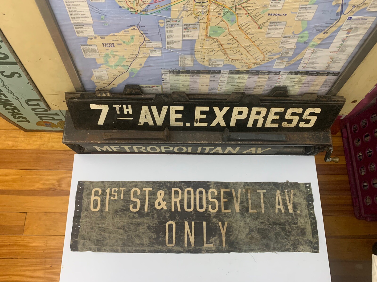 NY NYC PRIMITIVE BUS ROLL SIGN ROOSEVELT AVENUE 61 STREET L.I.R.R. TRAIN QUEENS