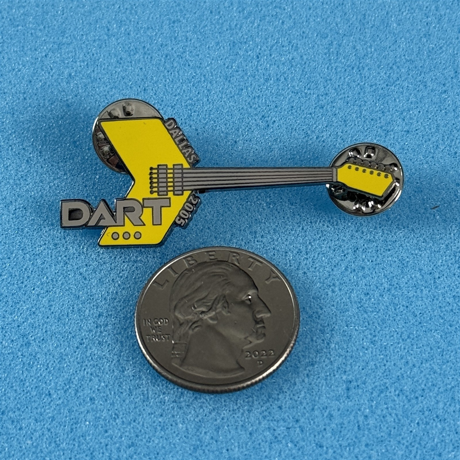 DART Dallas Area Rapid Transit Bus 2005 APTA Guitar Hard Rock Pin Pinback #59622
