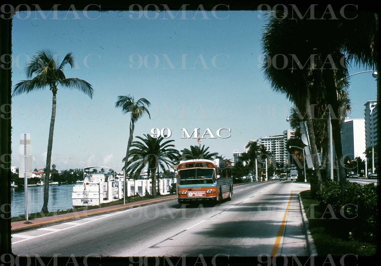 MIAMI-DADE TRANSIT. FLXIBLE BUS #572. Miami (FL). 2 Original Slides 1975.