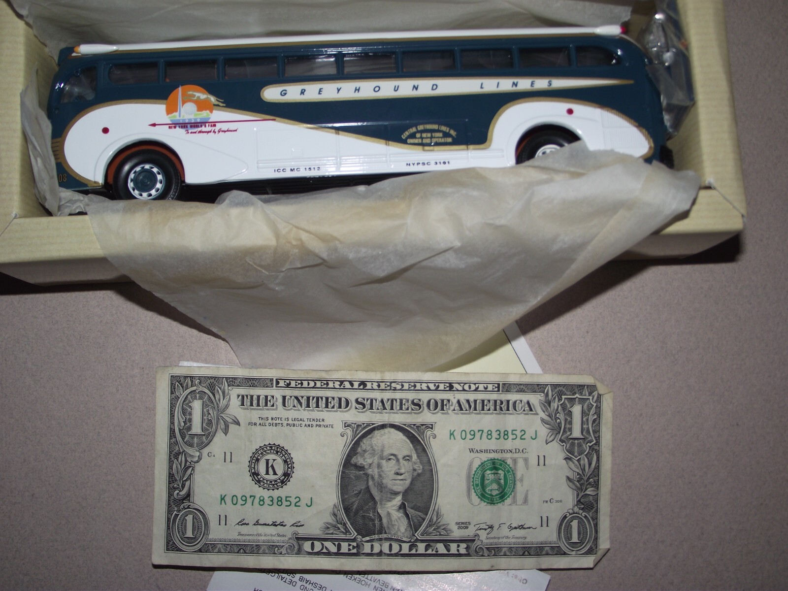Corgi Classics Greyhound Lines Yellow Coach 743 New York World Fair 98460 bus ~L