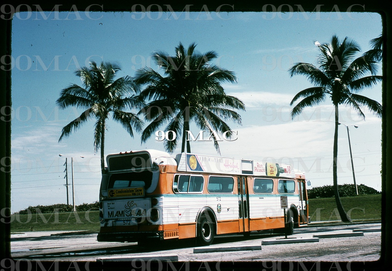 MIAMI-DADE TRANSIT. FLXIBLE BUS #572. Miami (FL). 2 Original Slides 1975.