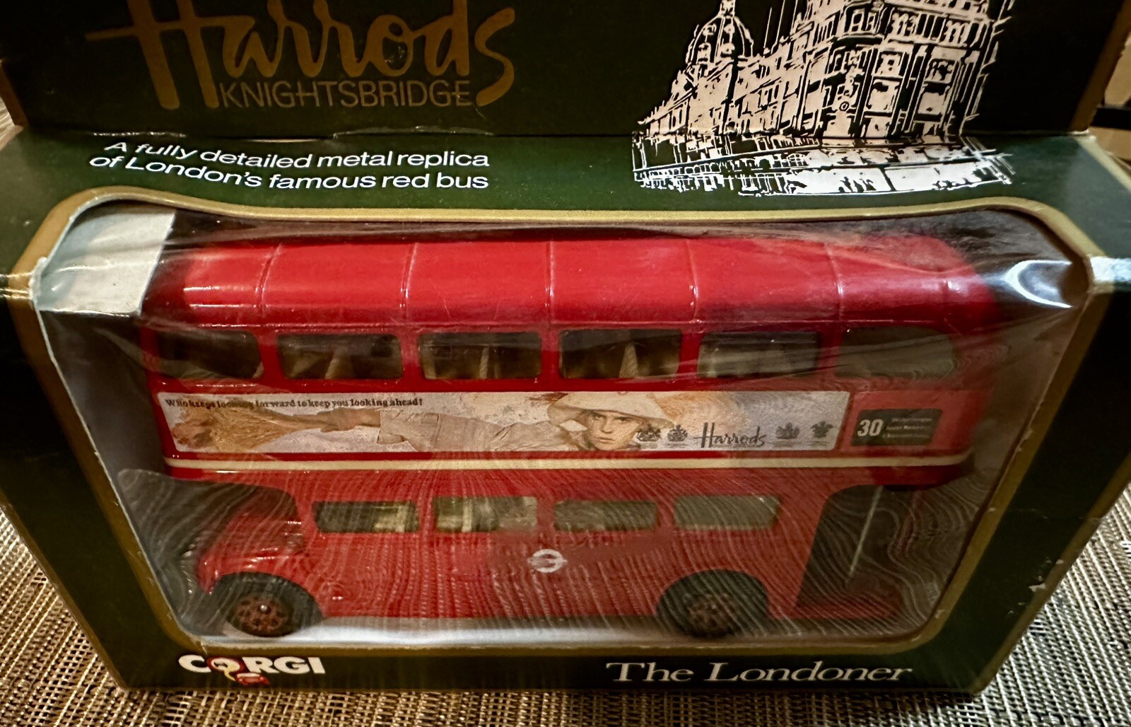 HARRODS KNIGHTSBRIDGE – LONDON RED BUS – MADE IN GREAT BRITAIN