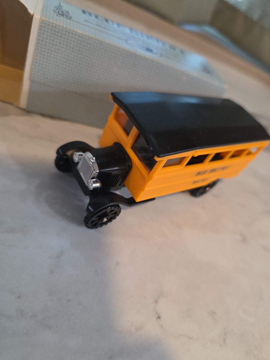 VTG Jimson 380 1927 Ford Model T Blue Bird No. 1 Plastic Scale Model School Bus