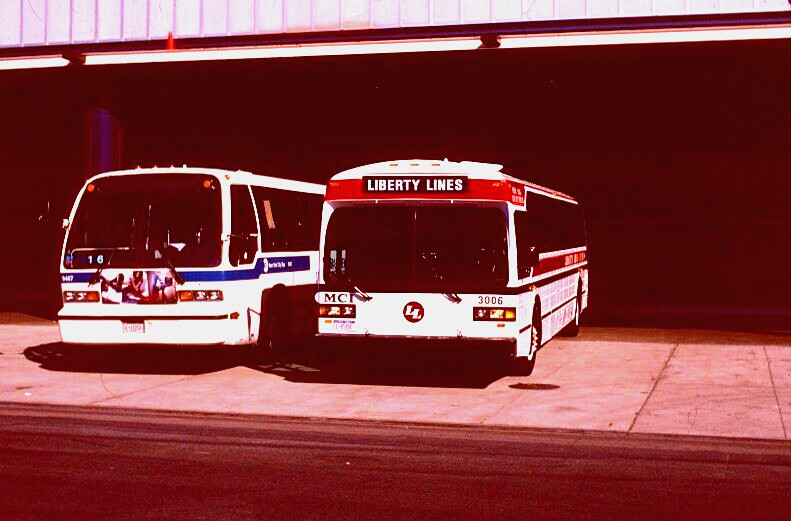 ORIGINAL KODACHROME SLIDE NYC BUS 1996 RTS #9467, LLE 1988 MCI #3006 GRAND 3/08