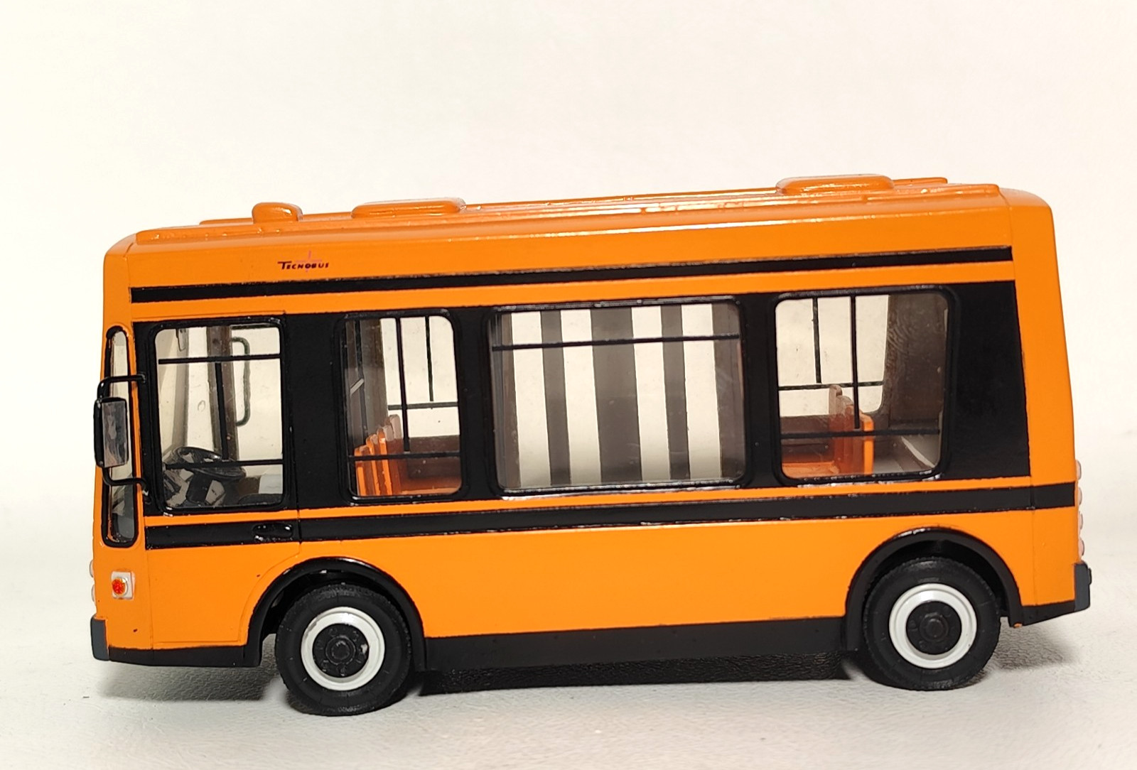 1:43 St. Petersburg Tecnobus Gulliver 1992 Mini Bus Ref 217