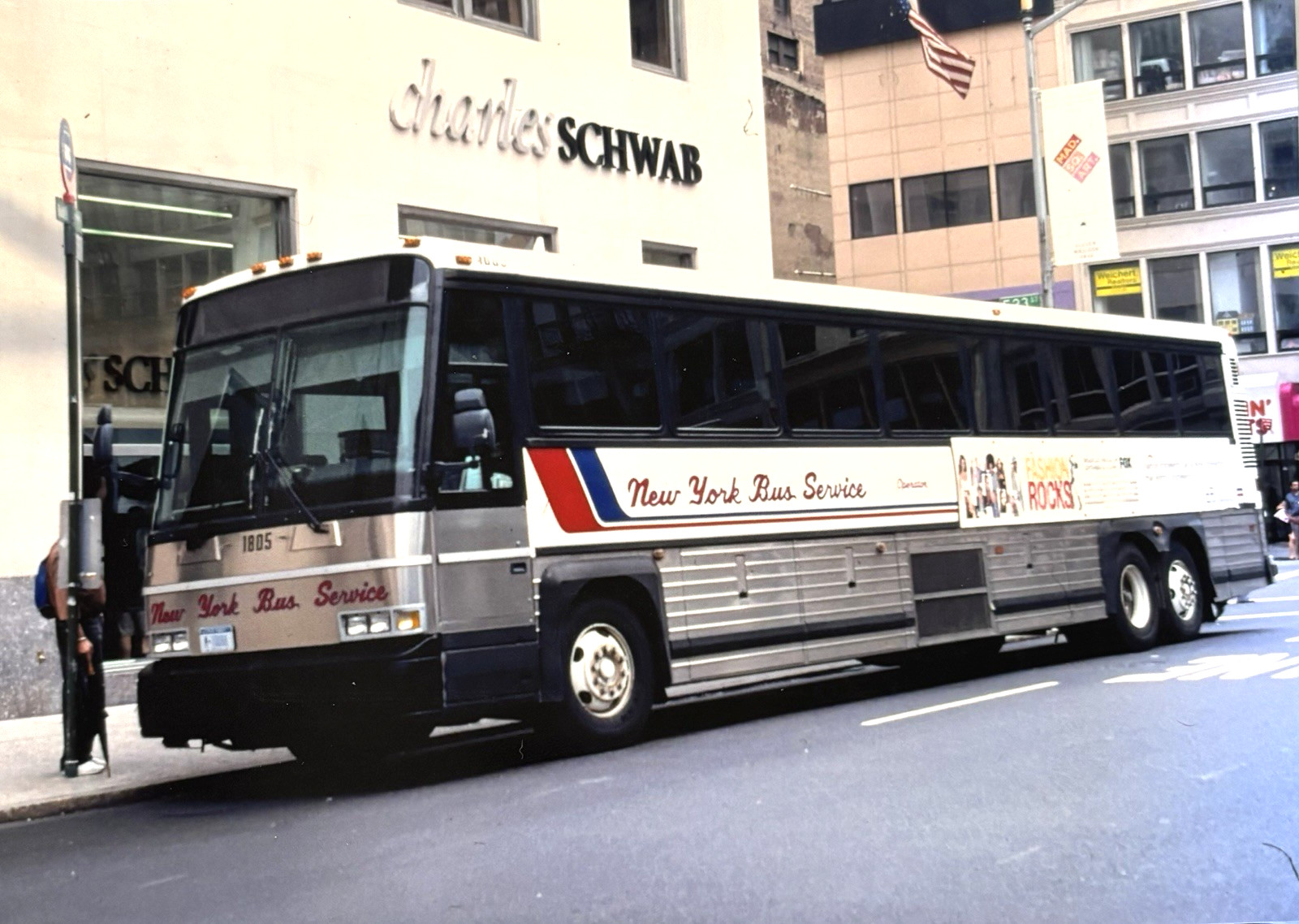 5×7 BUS PHOTO NY BUS SERVICE 2002 MCI #1805 MADISON AVE AT EAST 23 ST 7/1/05