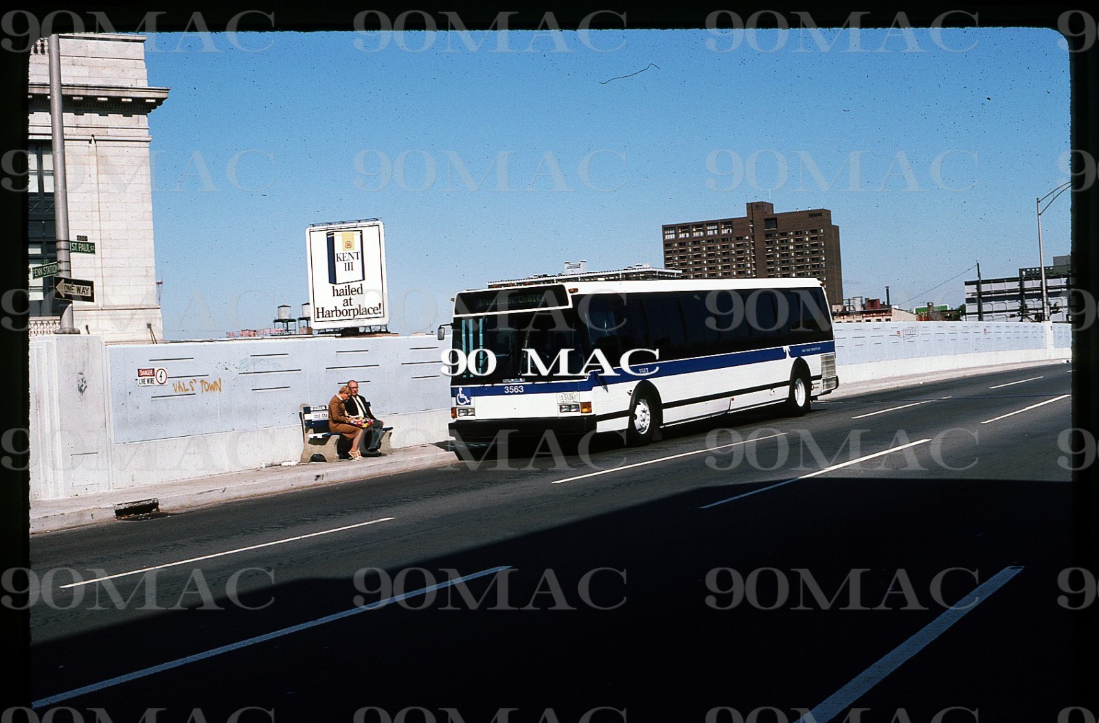 BALTIMORE MTA. GRUMMAN FLXIBLE BUS #3563. Baltimore (MD). Original Slide 1983.