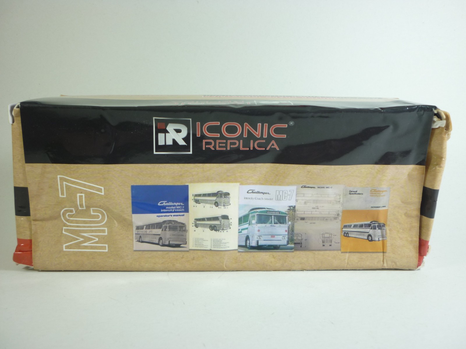 Iconic Replicas 1:87 MCI 7 Challenger Bus Gray Coach With OVP 87-0270