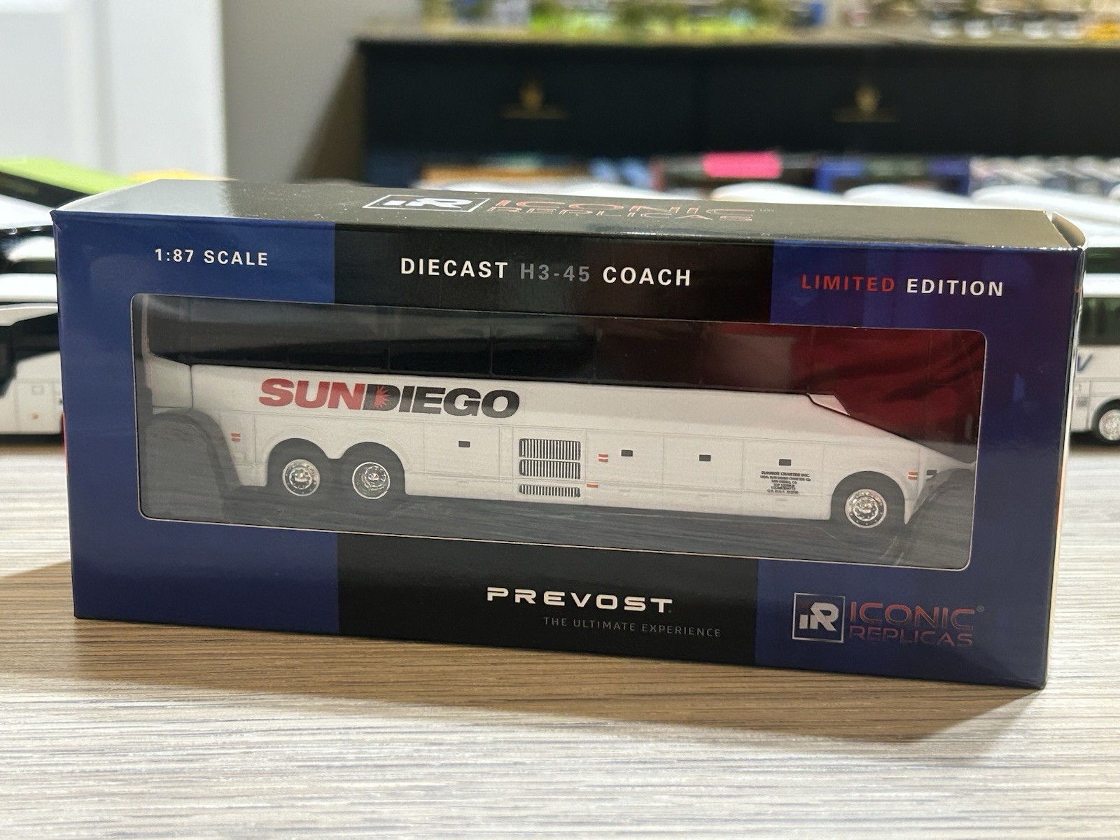 1/87 Iconic Replicas Sun Diego California Prevost H3-45 Custom Bus Model New