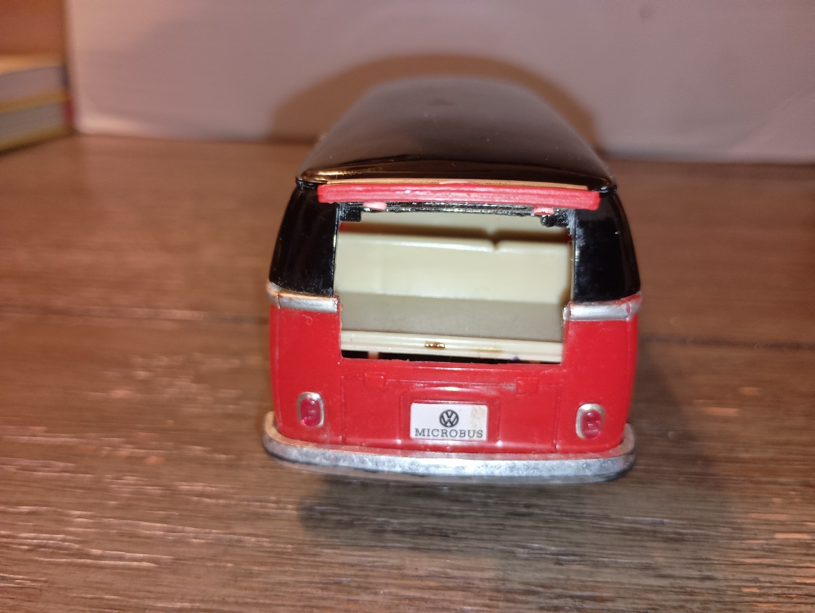 Kinsmart 1962 Volkswagen Classical Bus 1/32
