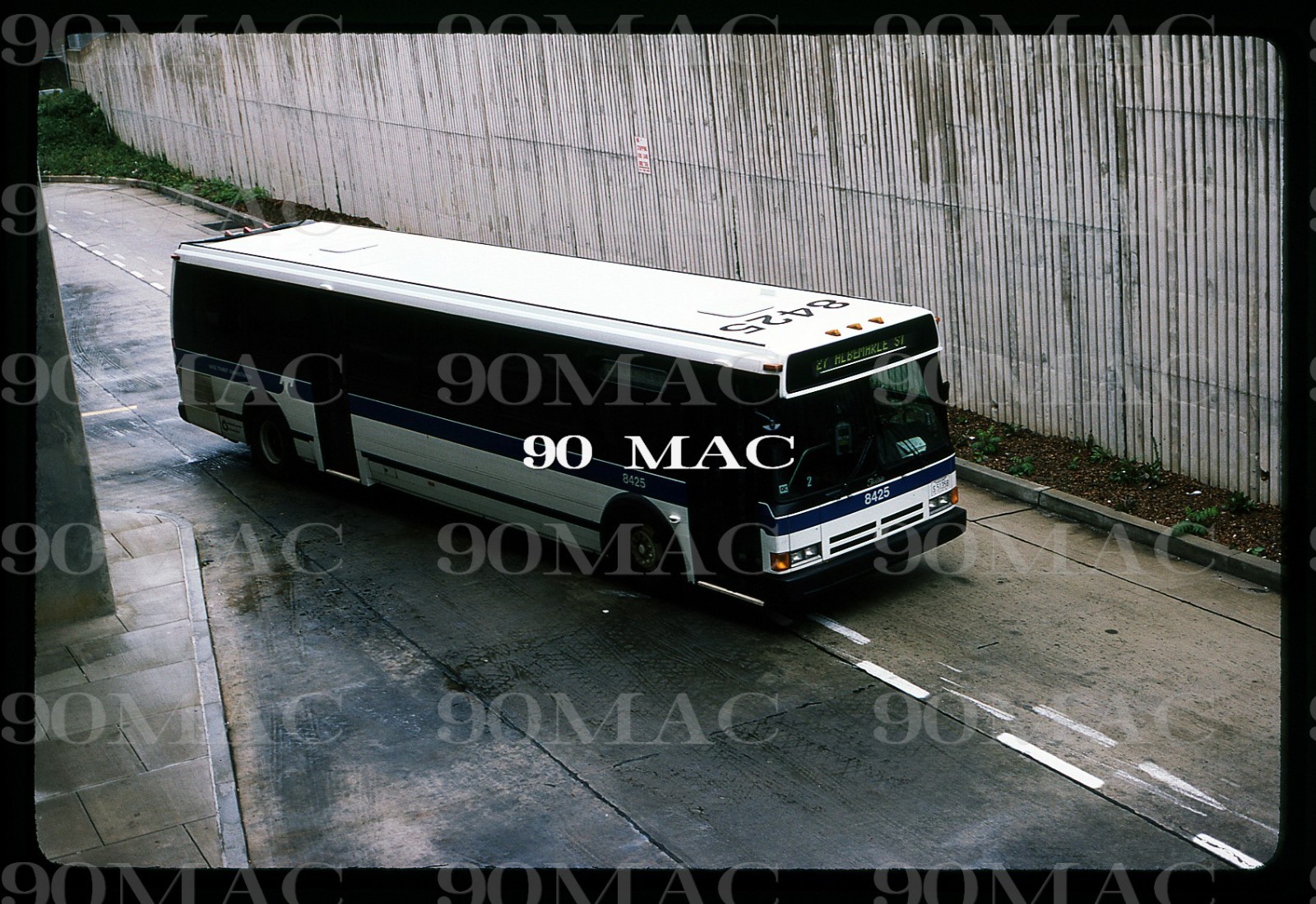 BALTIMORE MTA. FLXIBLE BUS #8425. Baltimore (MD). 2 Original Slides 1984-85.
