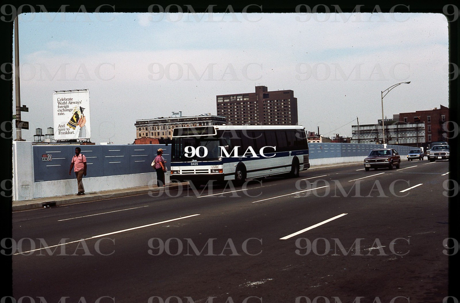 BALTIMORE MTA. FLXIBLE BUS #8425. Baltimore (MD). 2 Original Slides 1984-85.