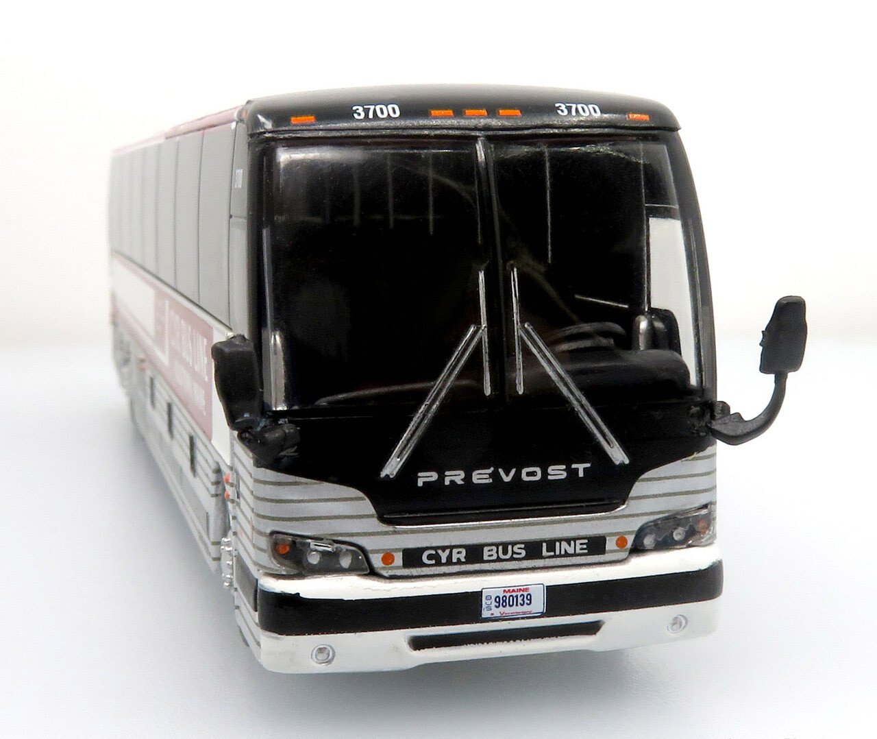 Prevost X-345 Coach CYR Bus Line-Maine, 1/87 Scale Iconic Replicas