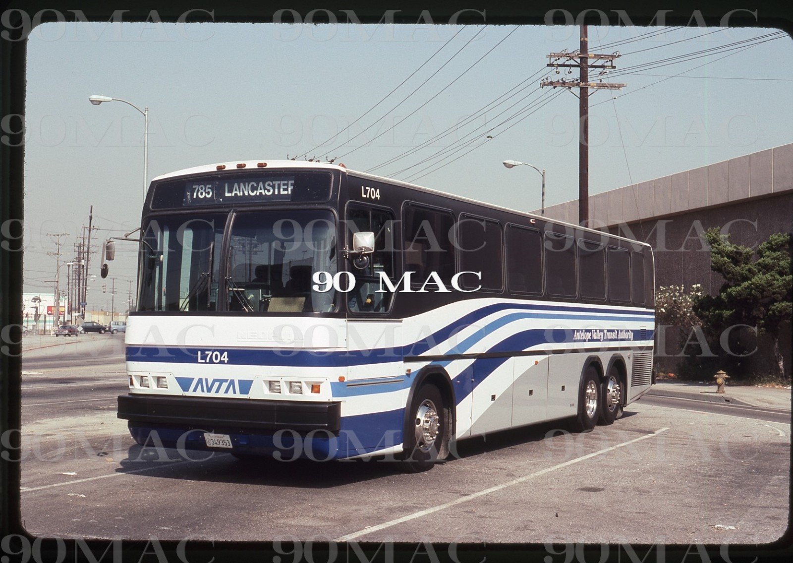 ANTELOPE VALLEY TRANSIT. BUS #L704. Los Angeles (CA). Original Slide 1993.