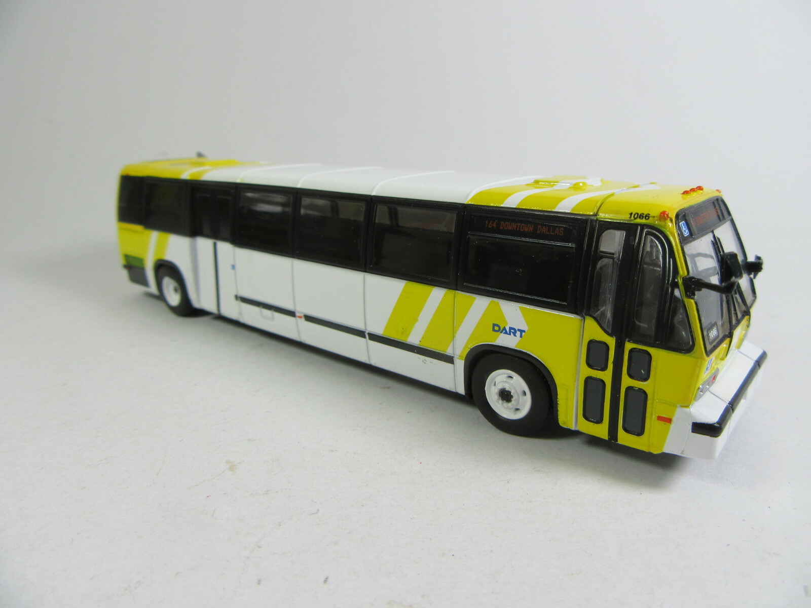 Iconic Replicas 1:87 Bus GMC RTS Bus Dallas DART USA