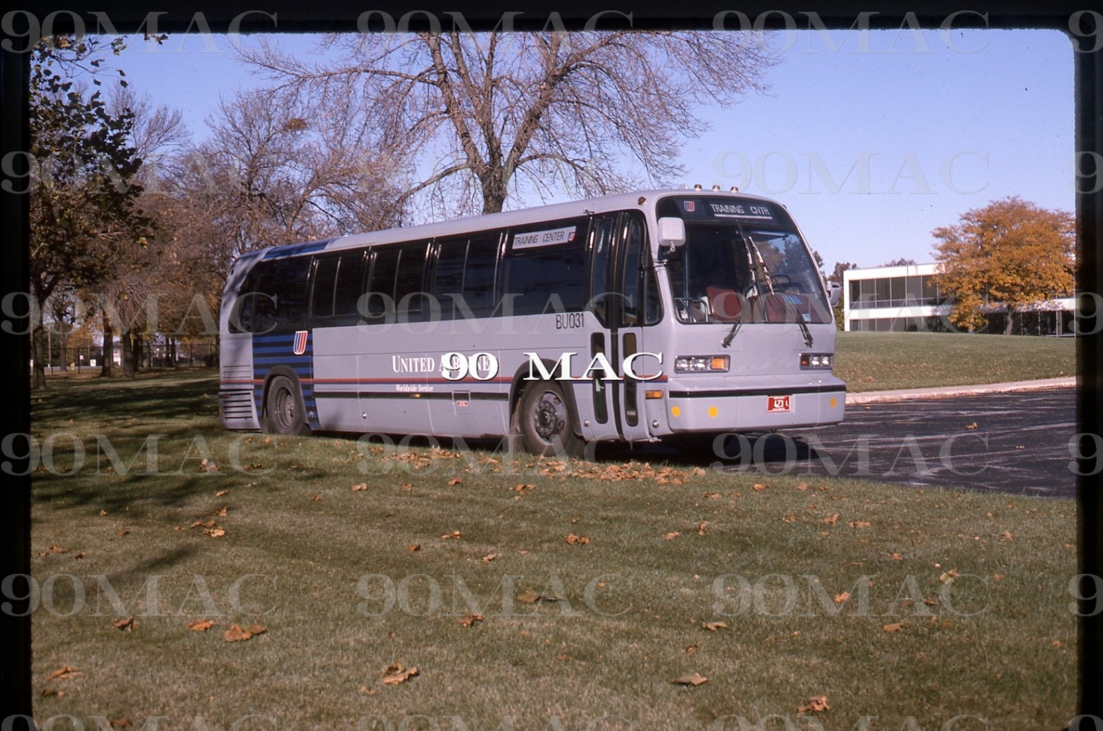 UNITED AIRLINES-UAL. GM RTS COACH #BU031. Original Slide 1994.