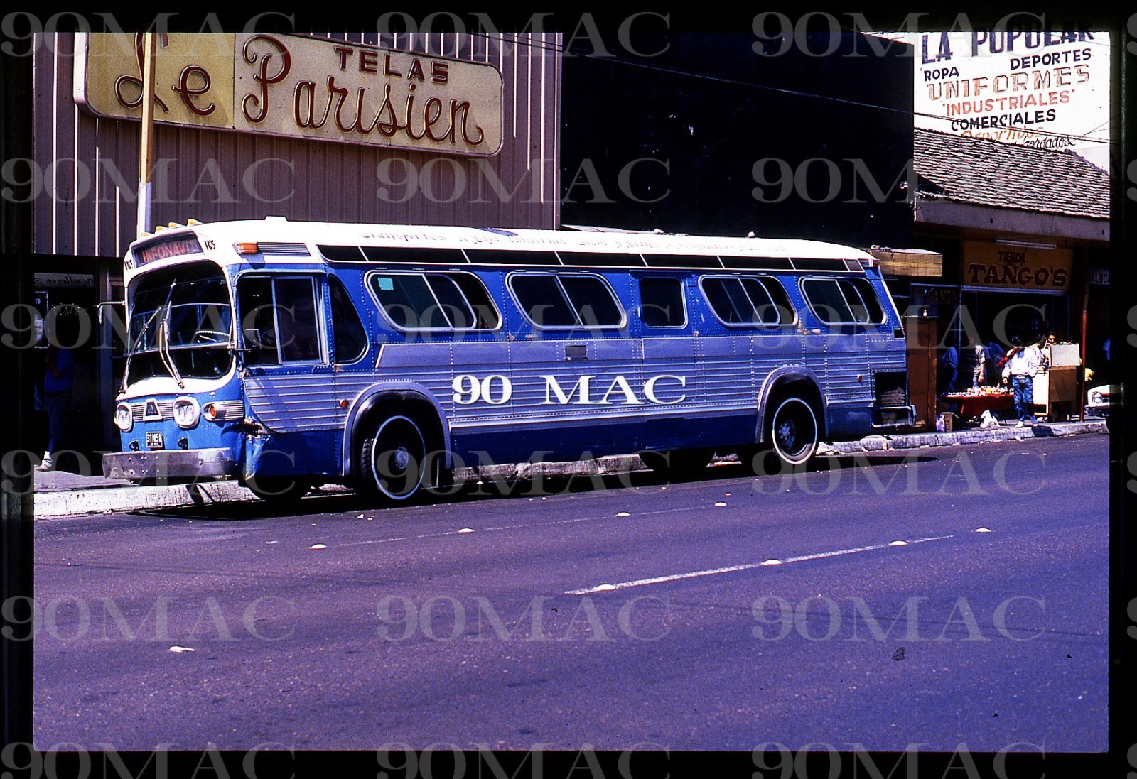AZUL y BLANCO. GM COACH BUS #143. Tijuana (MX). Original Slide 1987.