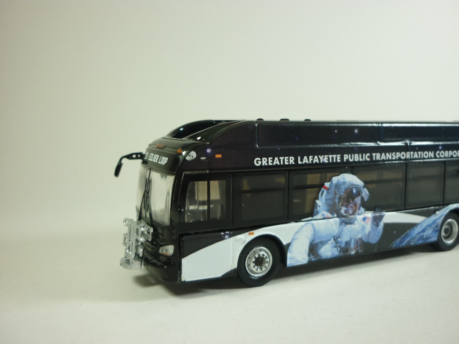 Iconic Replicas 1:87 New Flyer XN60 Articulated Bus Lafayette Indiana USA
