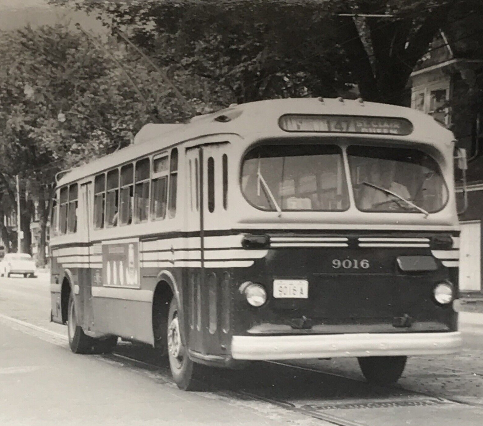 Trackless Trolley Bus Toronto Transit Commission TTC #9016 Lansdowne Photo