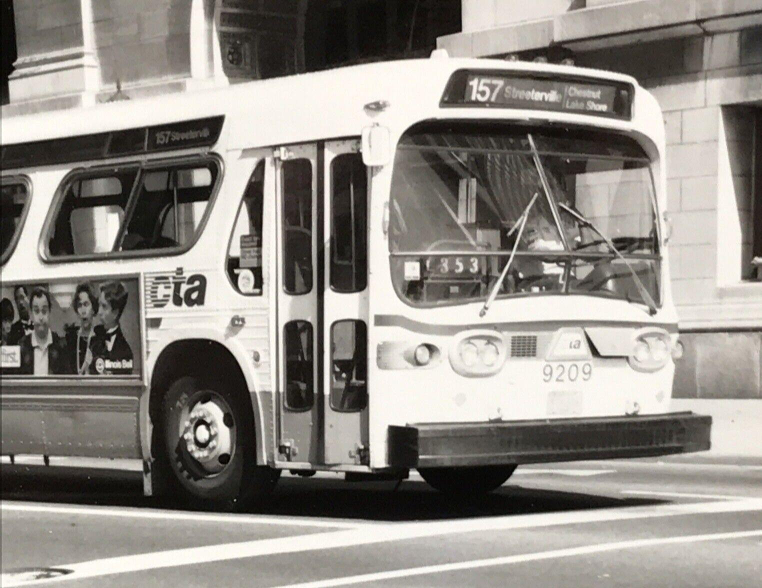 Chicago Transit Authority Bus CTA #9209 Route 157 Streeterville B&W Photo 1991