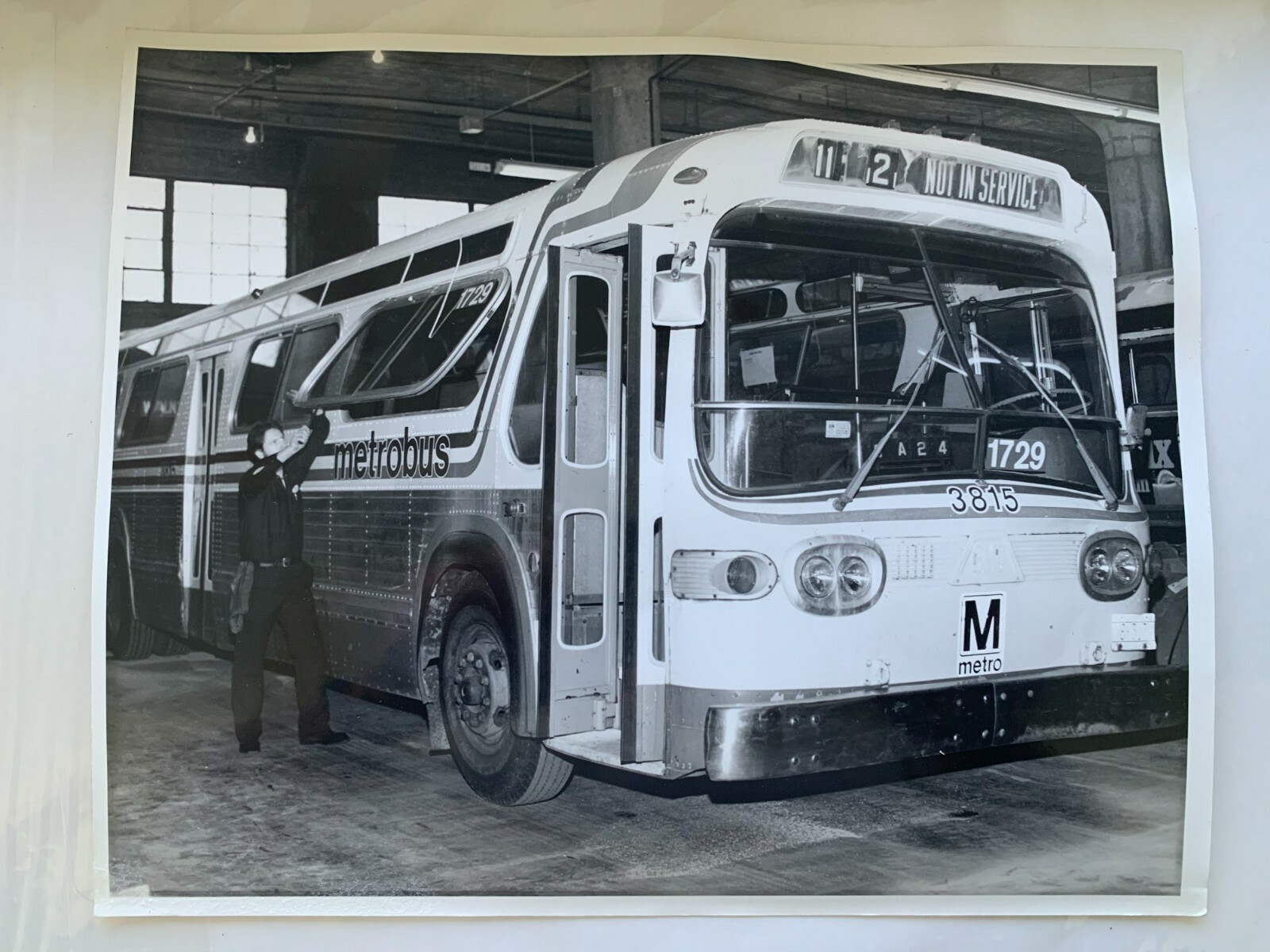 8X10 NY NYC TRANSIT SURFACE BUS #3815 PHOTOGRAPH NOT IN SERVICE REPAIRMAN GARAGE