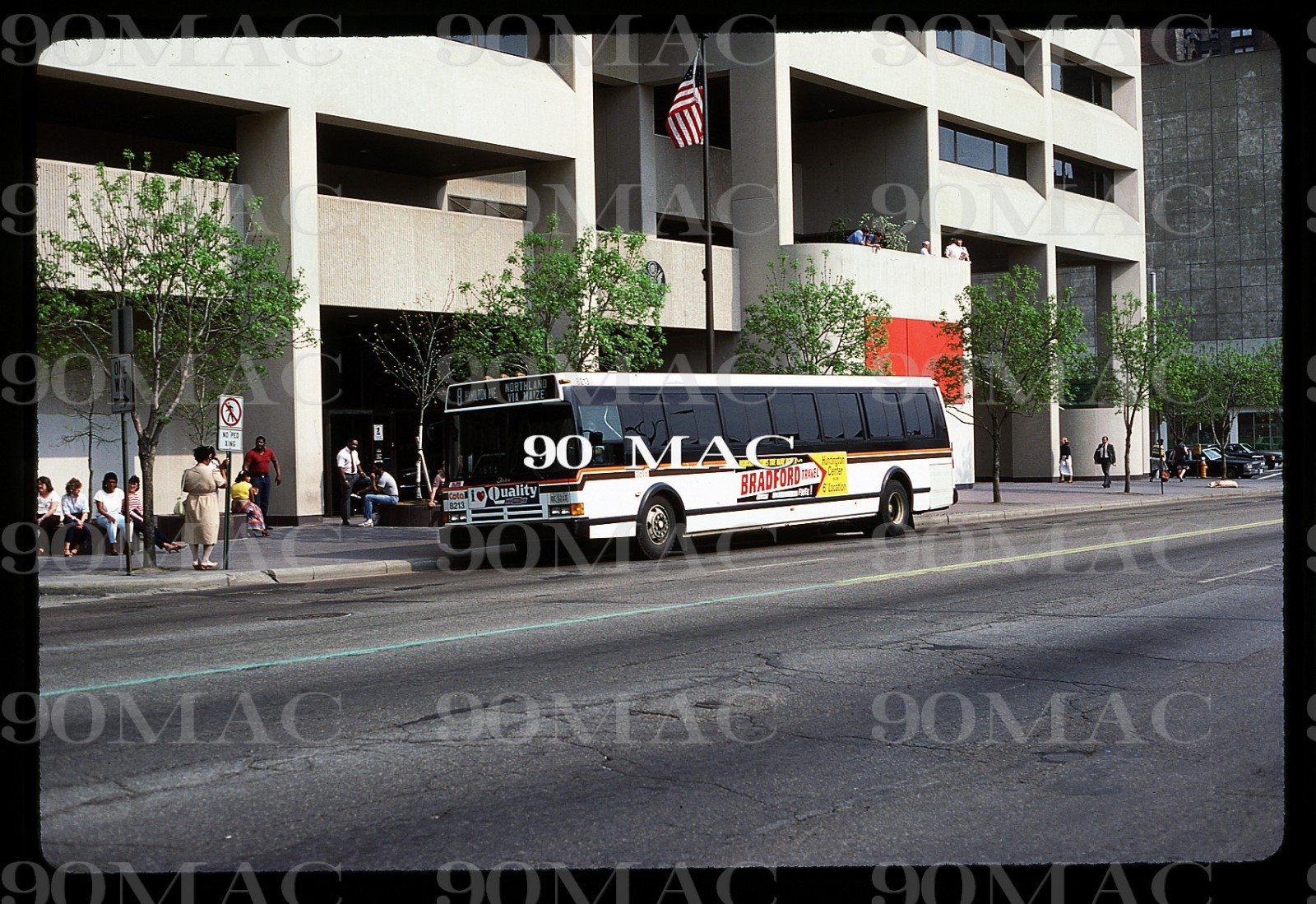 COTA. FLXIBLE METRO BUS #8213. Columbus (OH). Original Slide 1985.