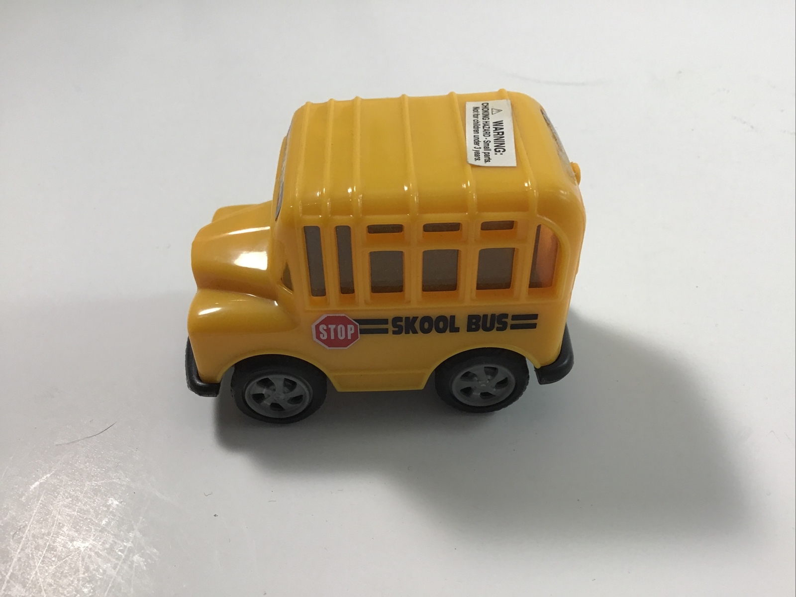 Kidsmania Skool Bus Pullback Toy No Candy Empty