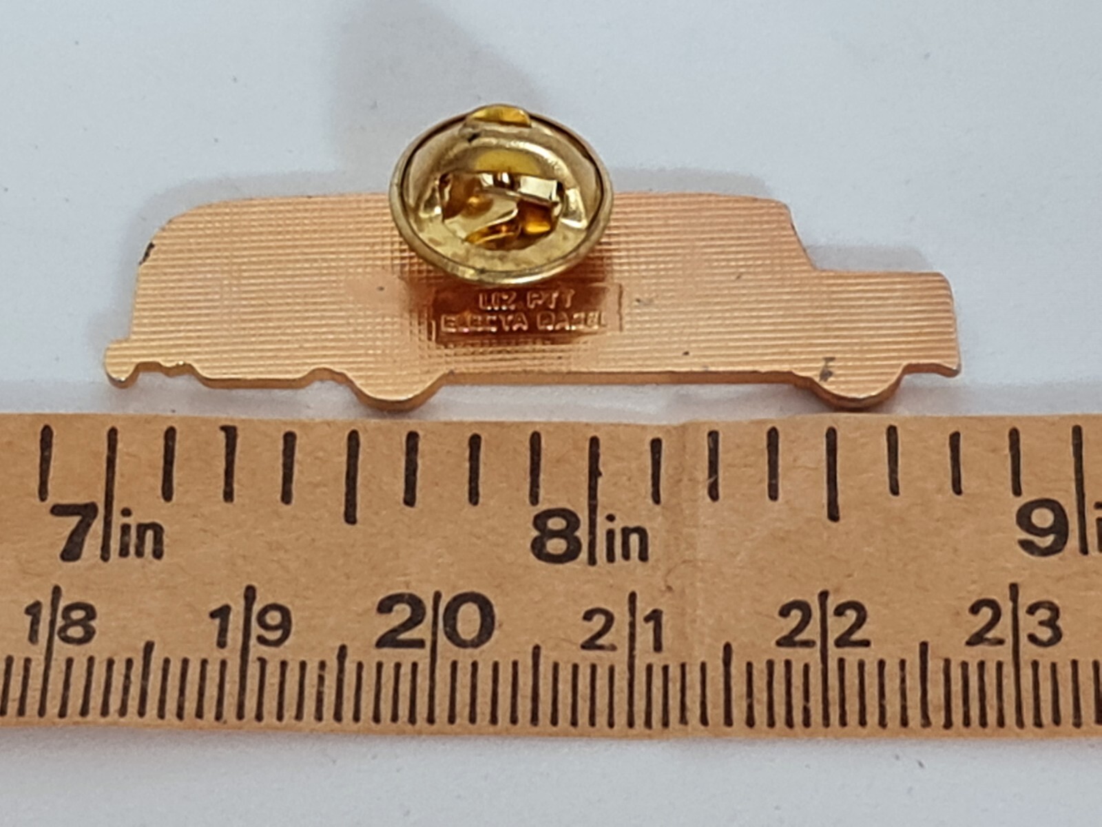 VINTAGE AUTHENTIC SWITZERLAND RETRO BUS ENAMEL GOLD METAL LAPEL PIN BADGE