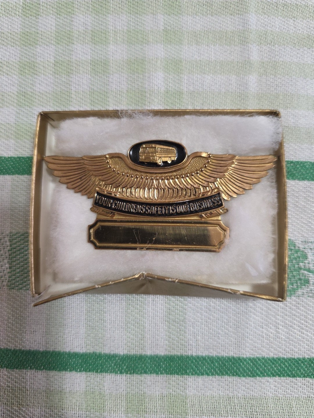 VINTAGE ORIGINAL BRASS YELLOW SCHOOL BUS DRIVER UNIFORM HAT NAME PINBACK BADGE
