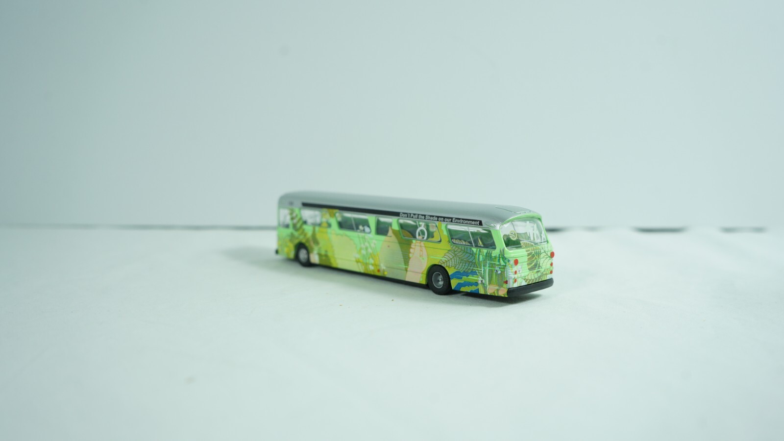 Busch HO 1/87 GMC Fishbowl Edmonton Bus Item 44533 NEW B9