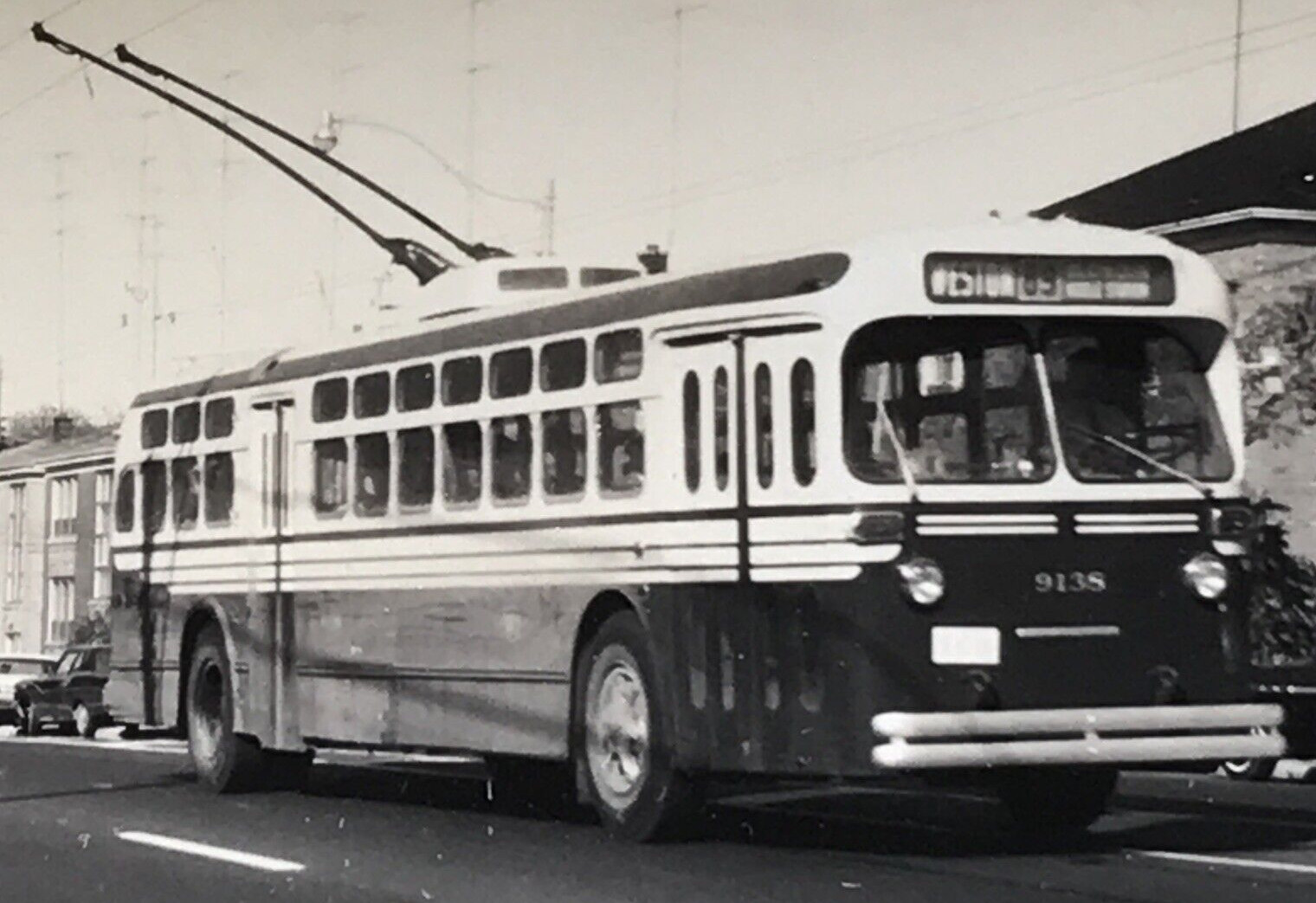 Trackless Trolley Bus Toronto Transit Commission TTC #9138 Route 89 Weston Photo