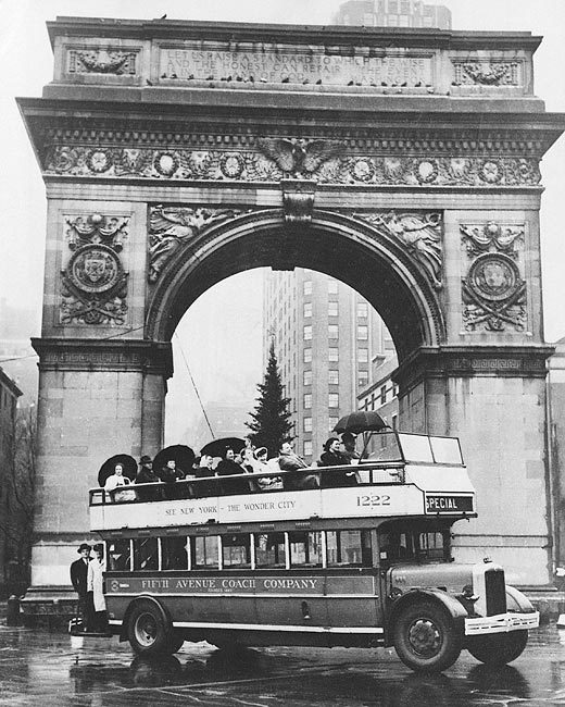 TOUR BUS AT WASHINGTON SQUARE PARK ARCH 8×10 GLOSSY PHOTO PRINT