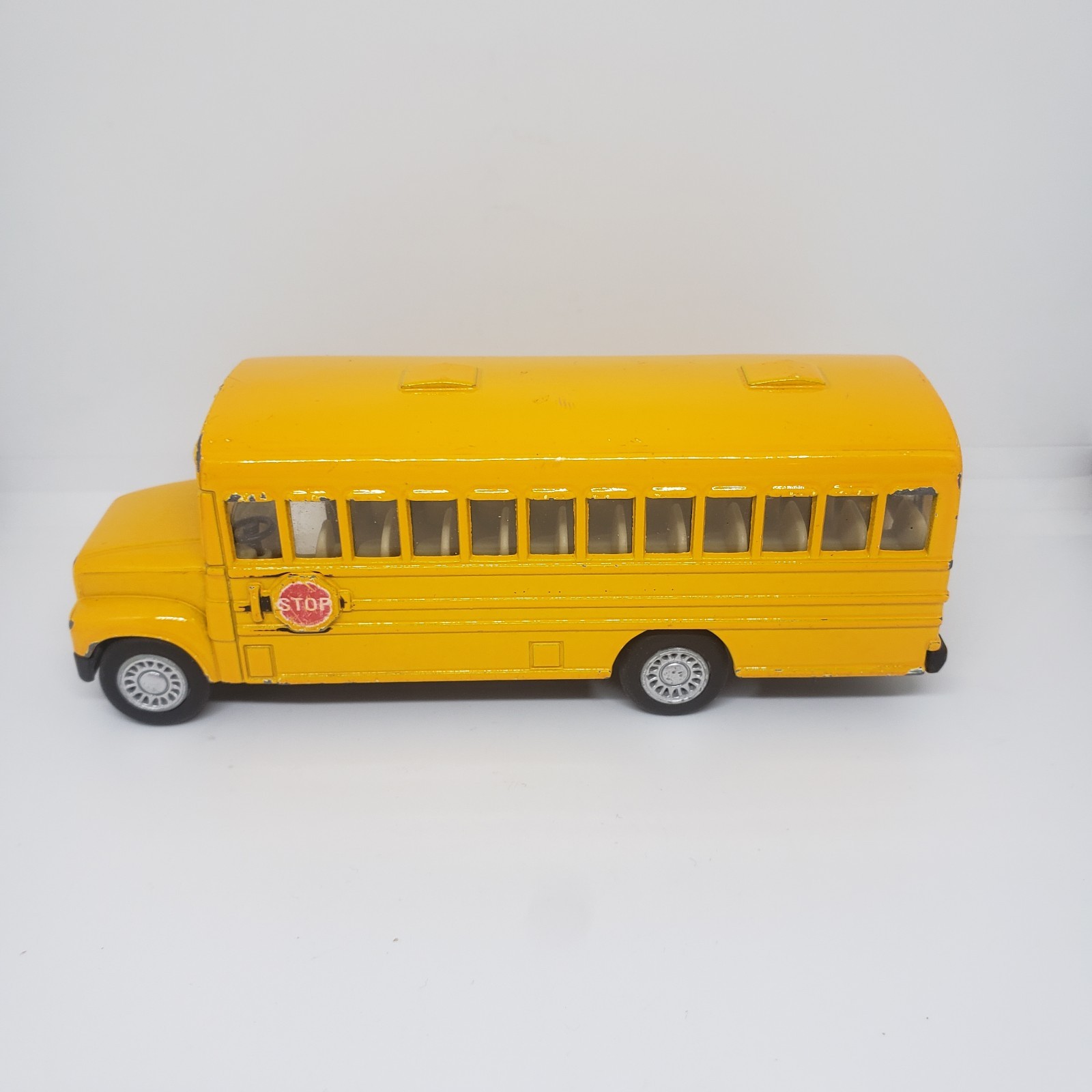 Toysmith Die-Casting School Bus Friction Moving Toy Yellow Bus 2012