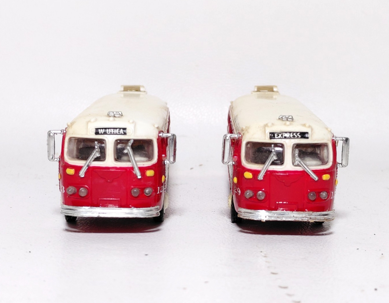 Colonial Coach Lines HO Scale Diecast Model Bus Lot 1:87 Utica Express 123 129