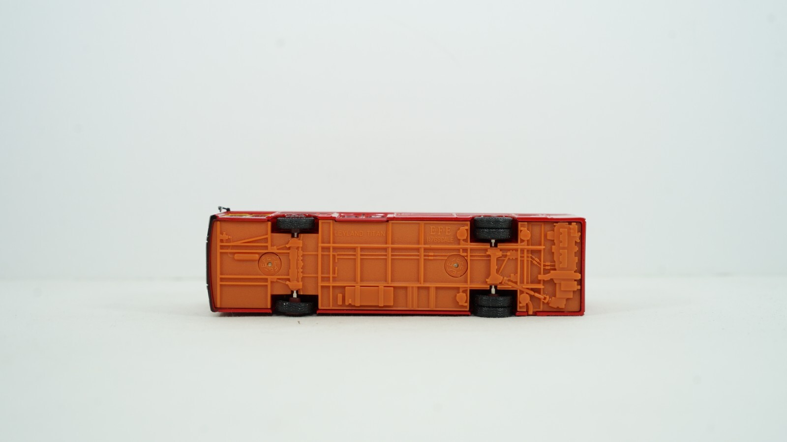 EFE Gilbow 1/76 Leyland Titan London Transport D/Deck Bus Item 28802 NEW B24