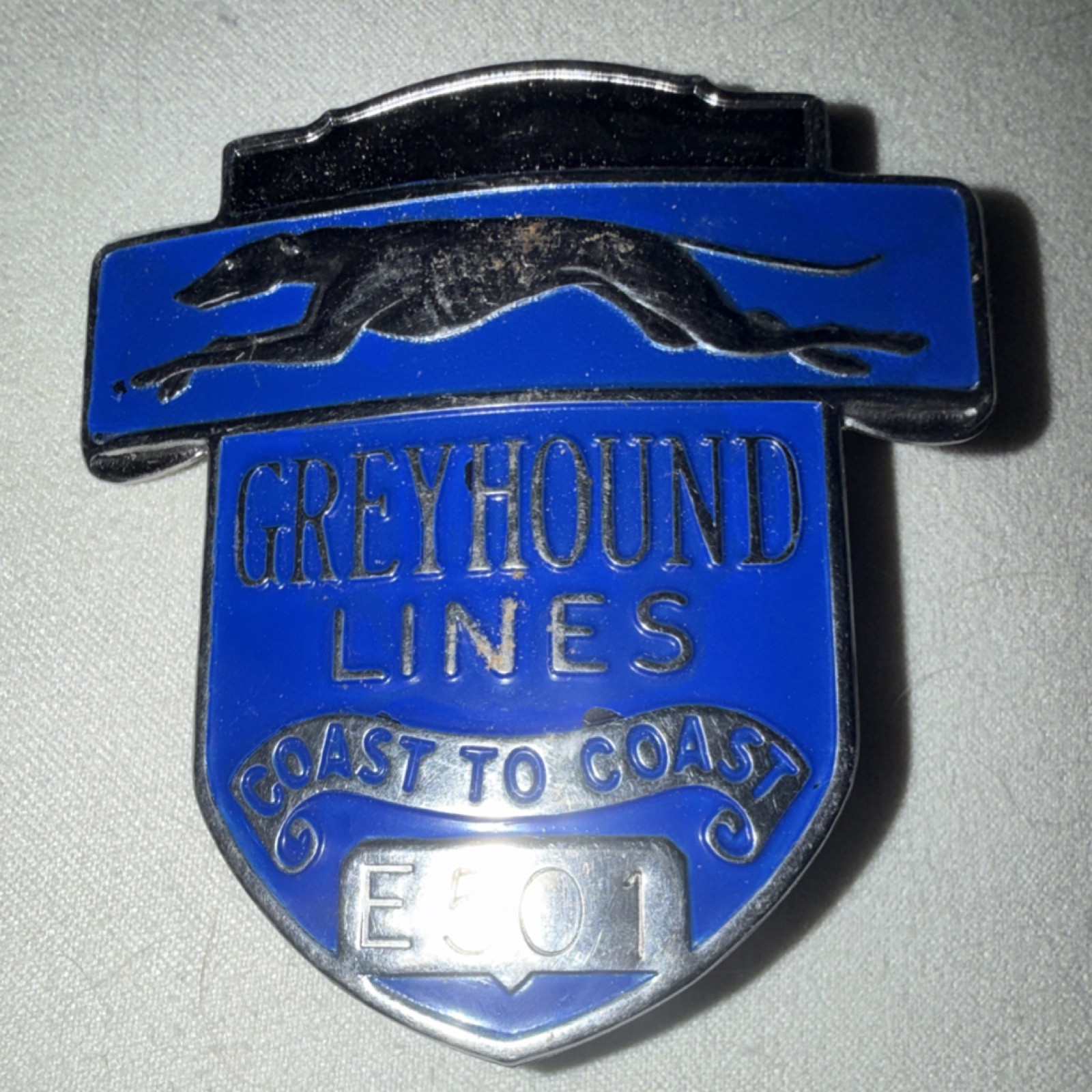 Vintage 1950s-1960s Greyhound Lines Coast to Coast Blue Badge Pin E501