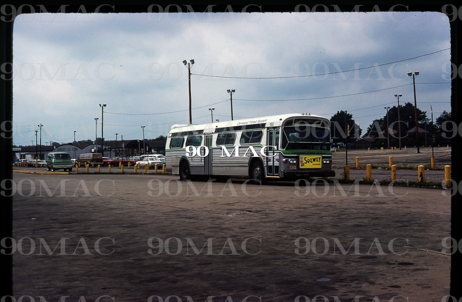 CLEVELAND TRANSIT. FLXIBLE BUS #150. Cleveland (OH). Original Slide 1975.