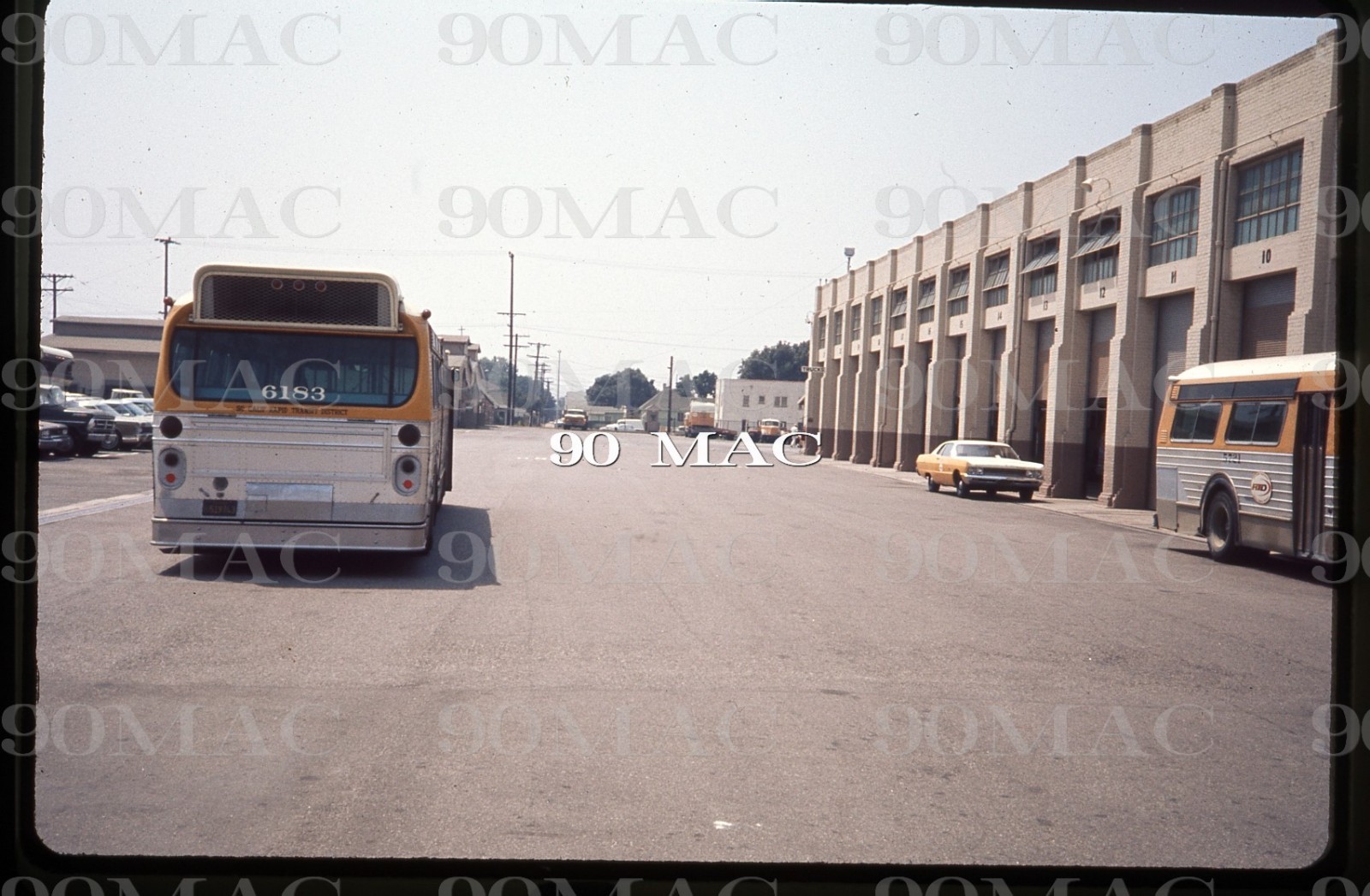 SCRTD-RTD. SOUTH PARK SHOPS. Los Angeles (CA). Original Slide. 1972. (B)