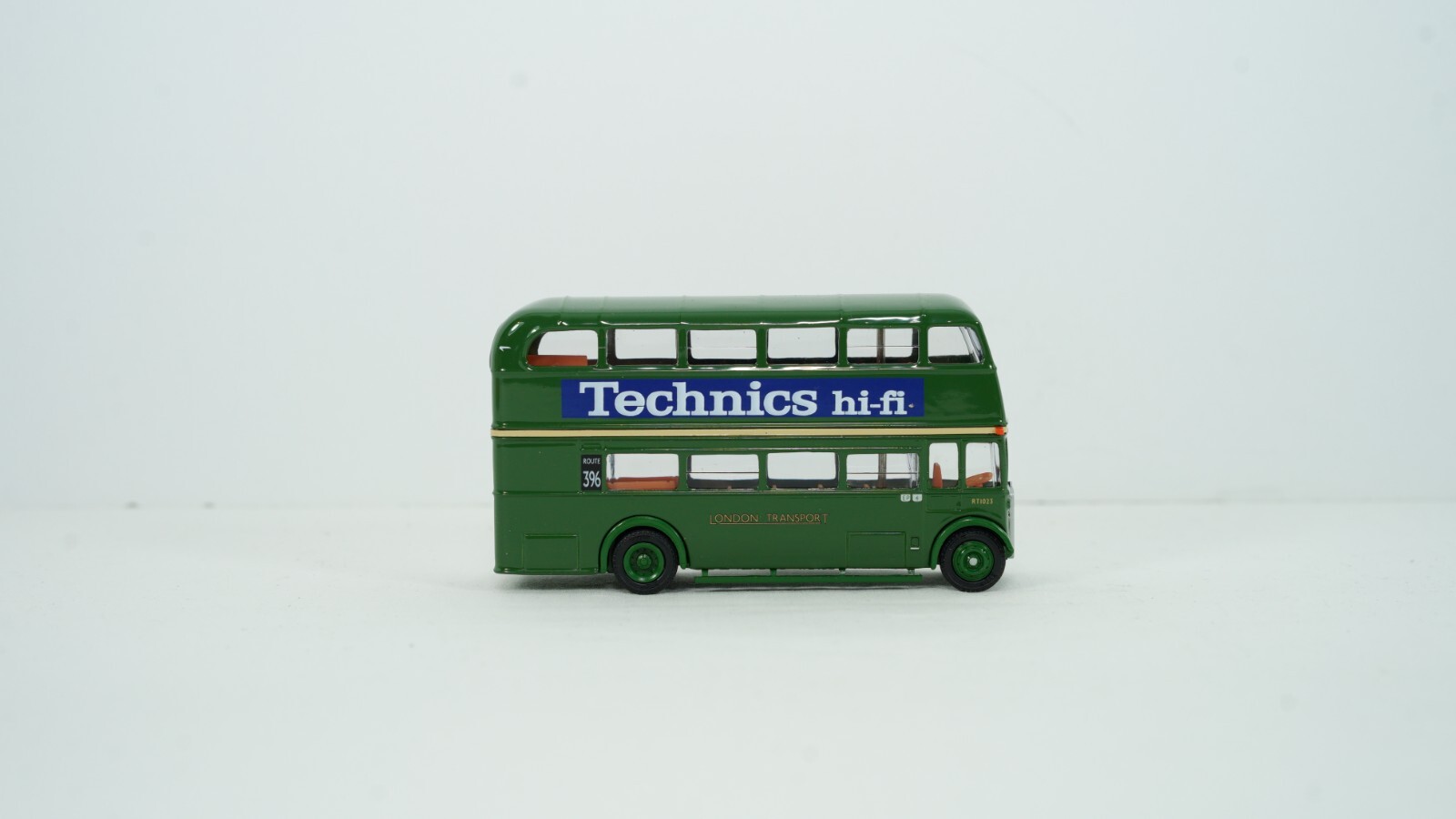 EFE Gilbow 1/76 AEC RT Bus London Transport Item 10132 NEW B25