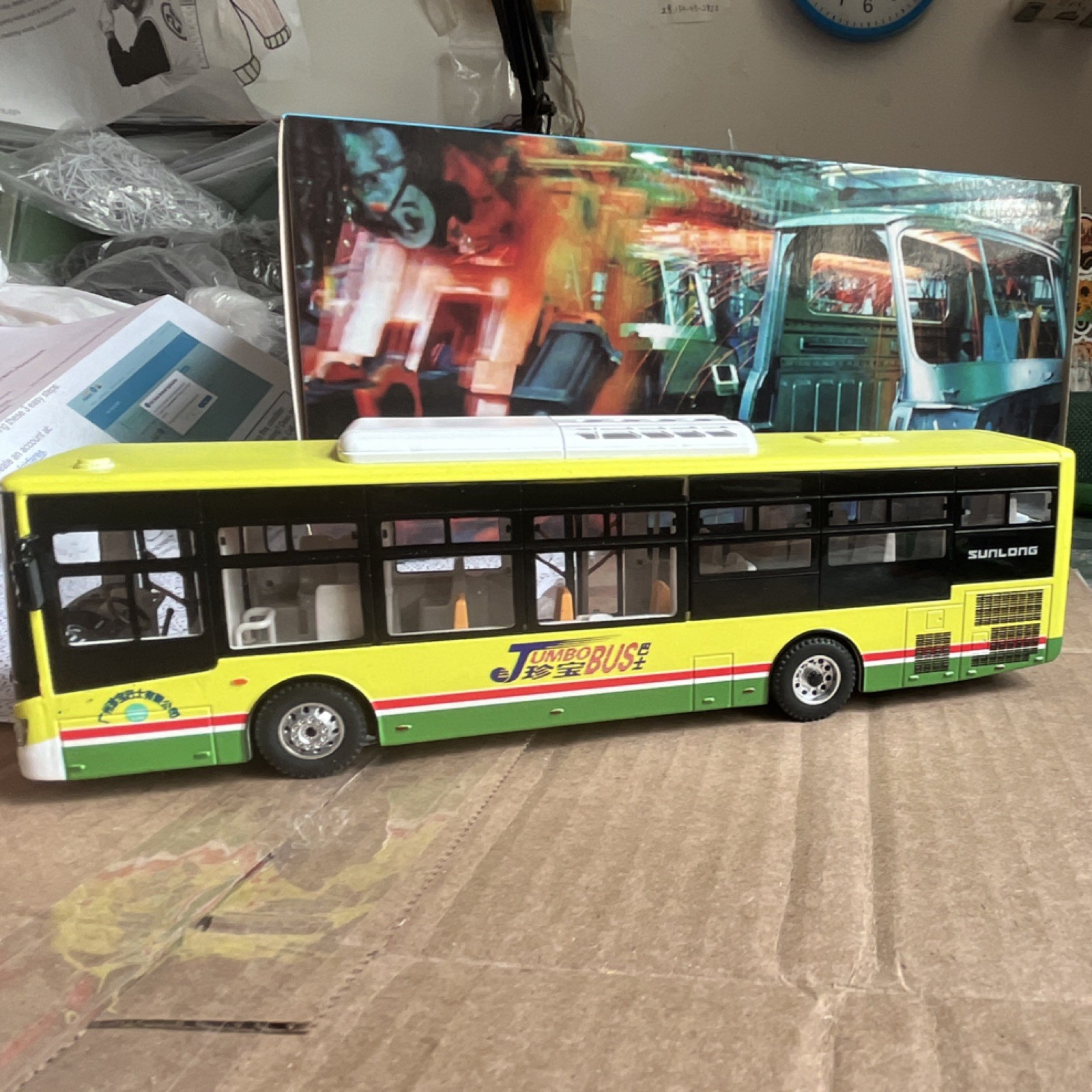 Sunlong Jumbo Bus B2 Diecast Model Yellow Black Route Collectible1:43