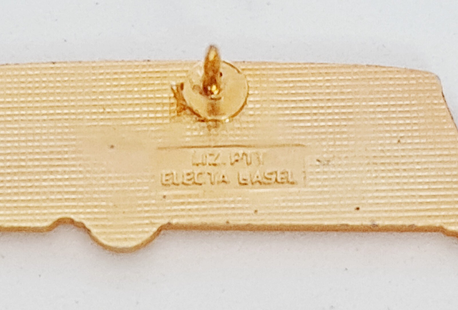 VINTAGE AUTHENTIC SWITZERLAND RETRO BUS ENAMEL GOLD METAL LAPEL PIN BADGE