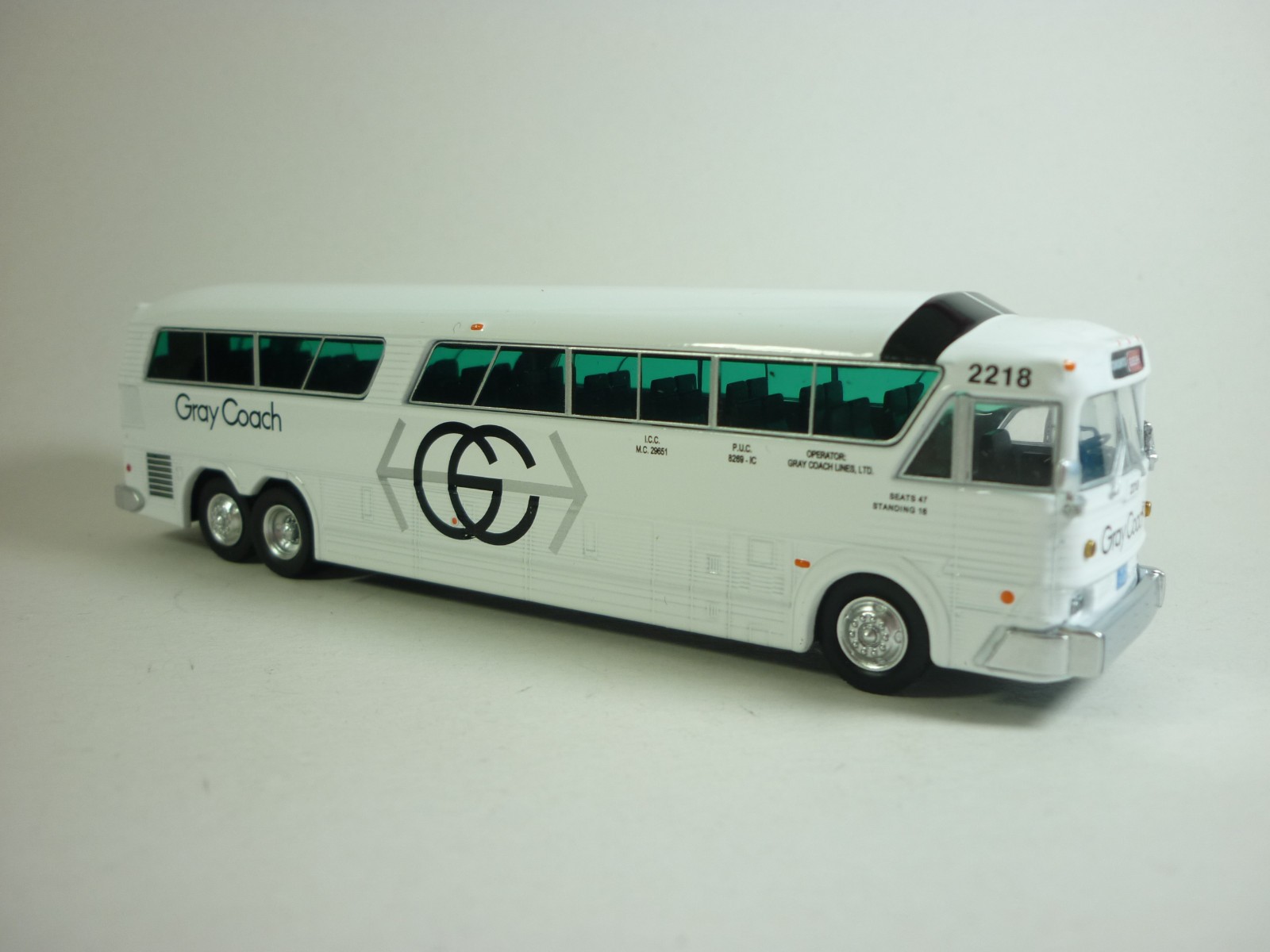 Iconic Replicas 1:87 MCI 7 Challenger Bus Gray Coach With OVP 87-0270