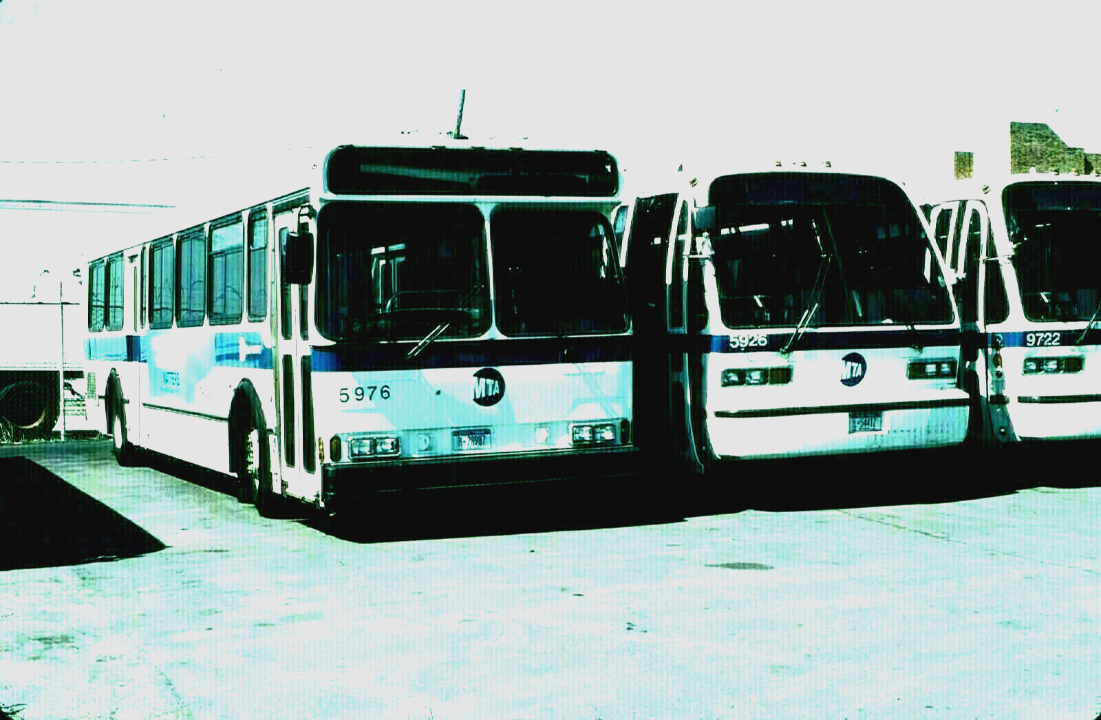 ORIGINAL KODACHROME SLIDE MTA BUS 1997 ORION V #5976, RTS #5926 FAR ROCK 3/29/08