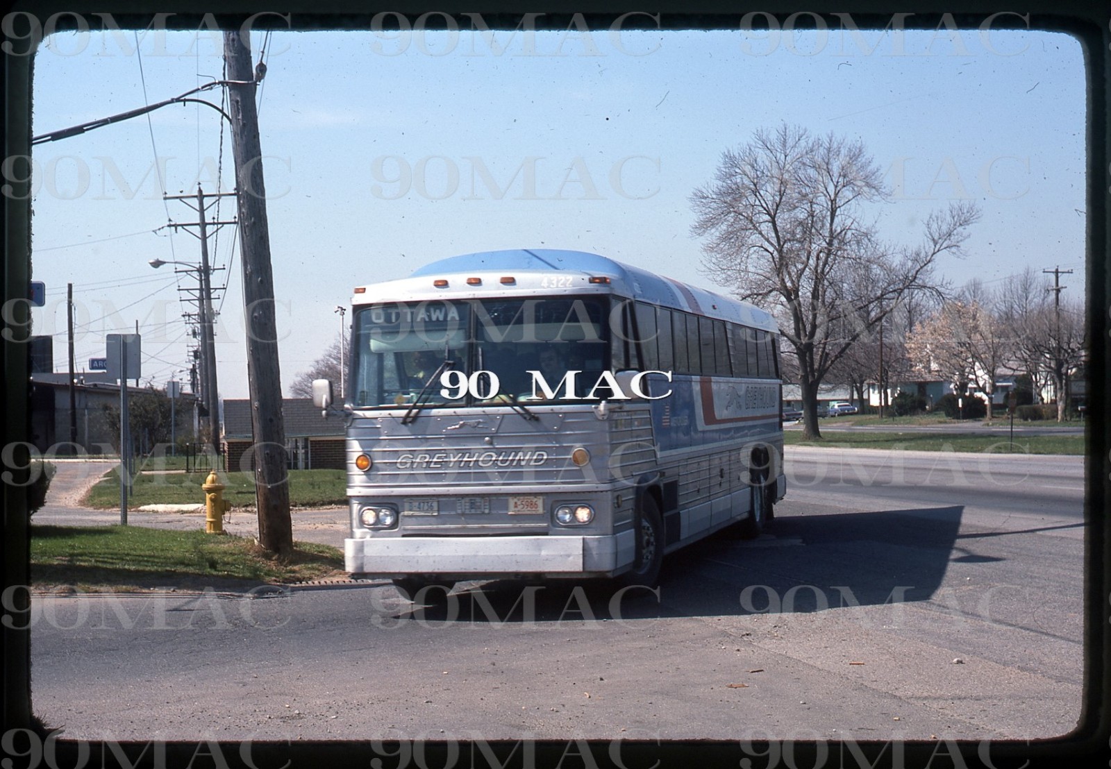 GREYHOUND. MCI COACH #4322. Original Slide 1978.