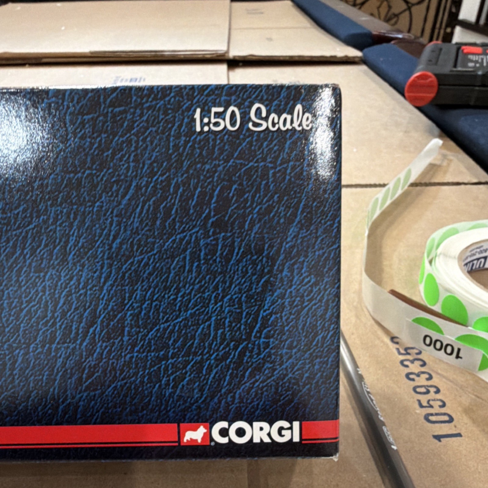 Corgi MCI 102 DL3 Gray Coach Lines New York 1:50 Die-Cast Limited Edition 116