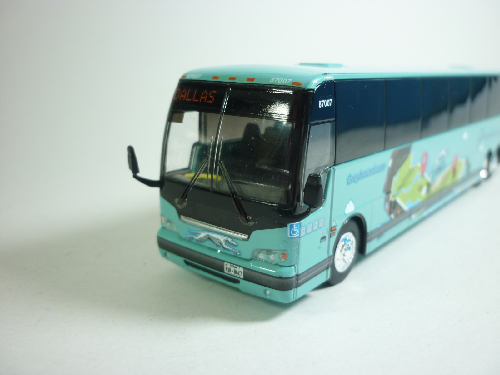 Iconic Replicas 1:87 Prevost X3-45 Bus Greyhound Journey Grey Bus Model 87-0274