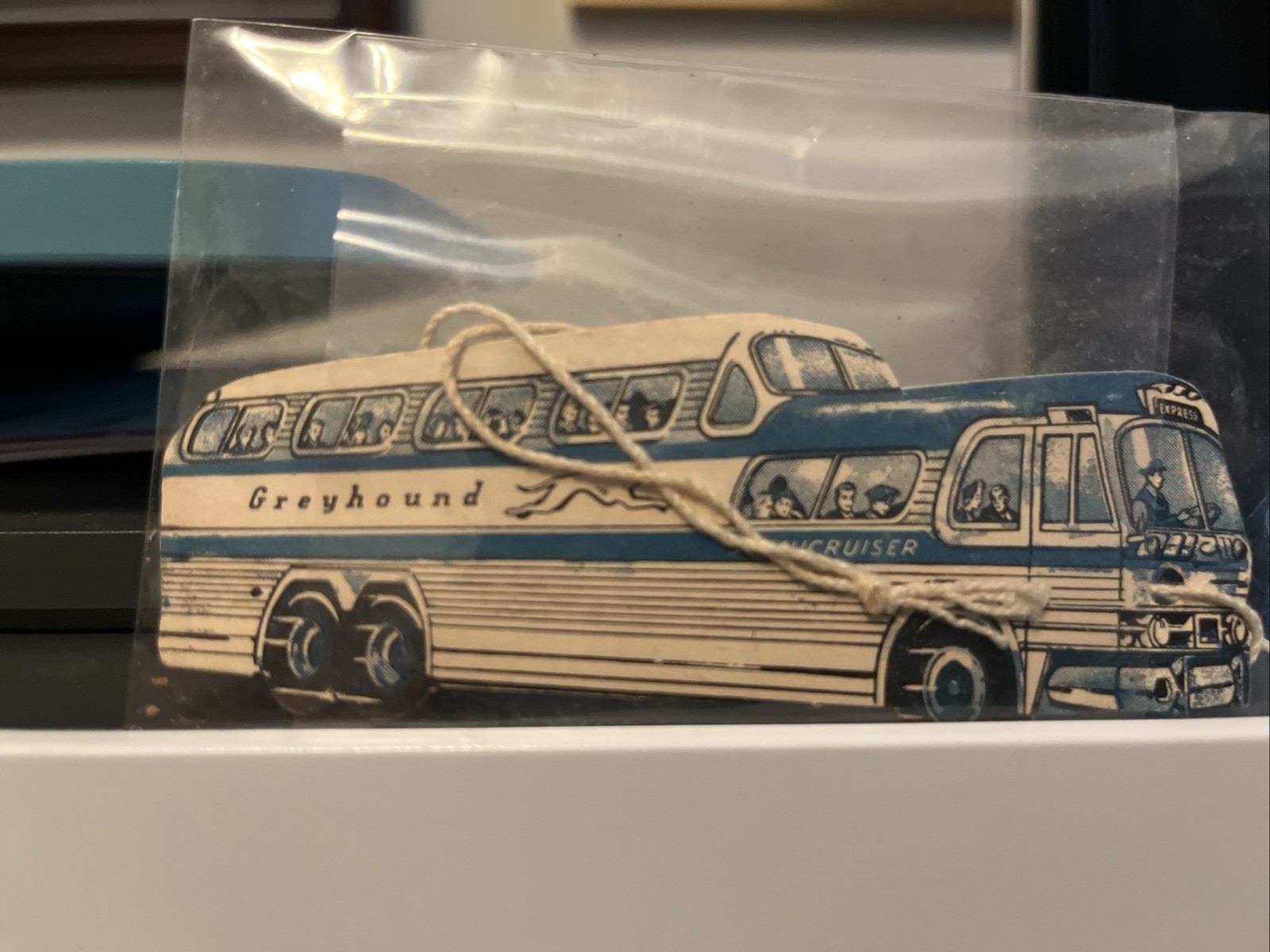 VINTAGE ***GREYHOUND LINES*** LUGGAGE TAG WITH EARLY BUS IMAGE! RARE!