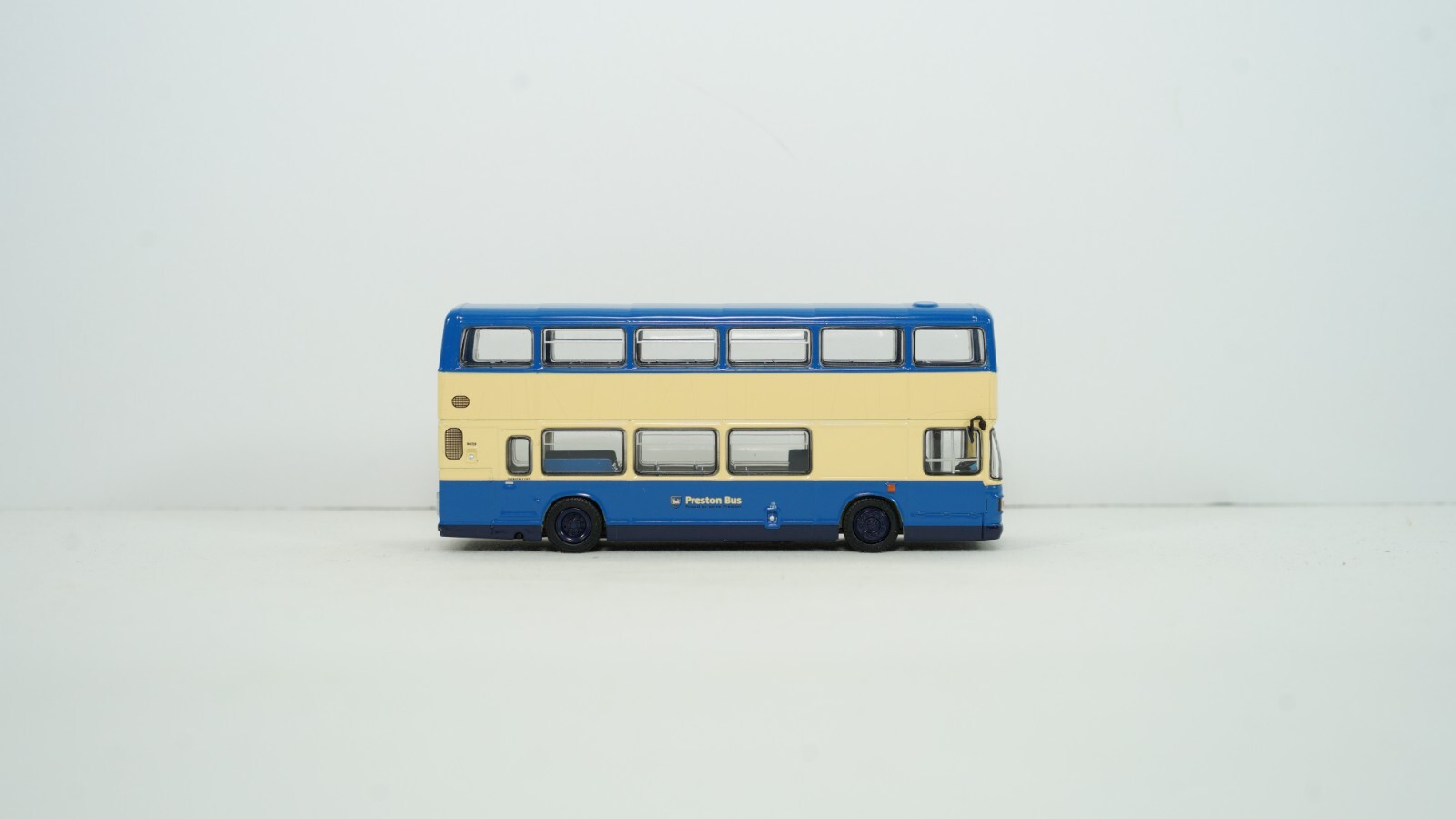EFE Gilbow 1/76 Leyland ECW Olympian Preston Bus Item 29604 NEW W20