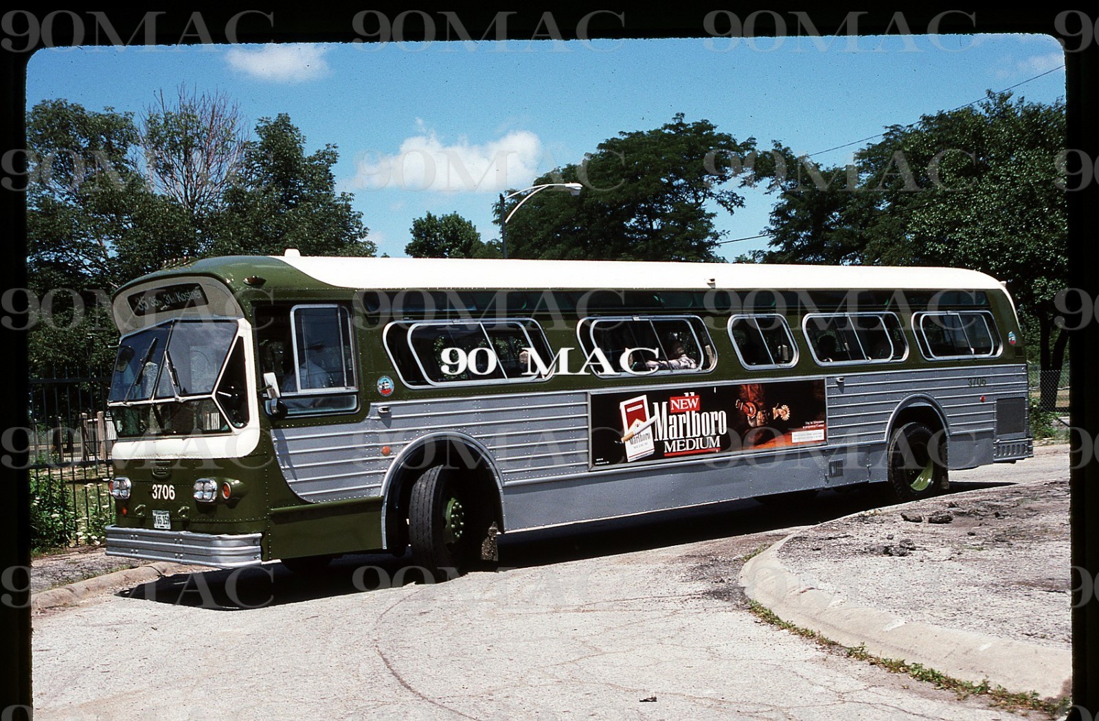 CTA. FLXIBLE BUS #3706. Chicago (IL). Original Slide 1991.